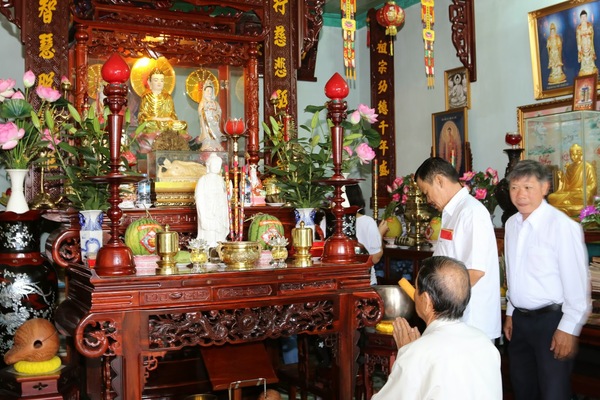 bàn thờ vong người mới mất