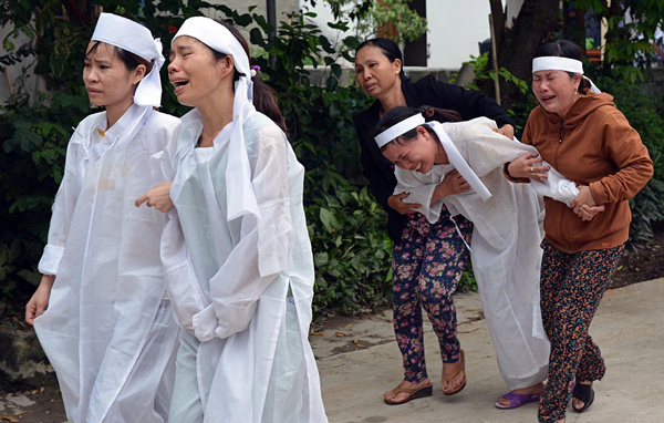 cha mẹ có được đưa tang con không