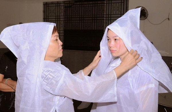 cha mẹ có được đưa tang con không