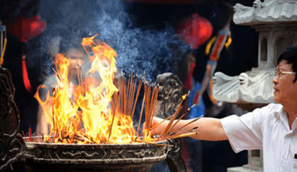 chân nhang bàn thờ gia tiên