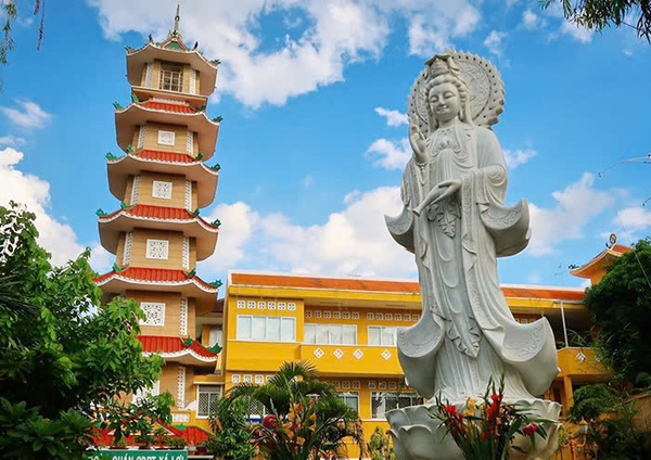 chùa xá lợi
