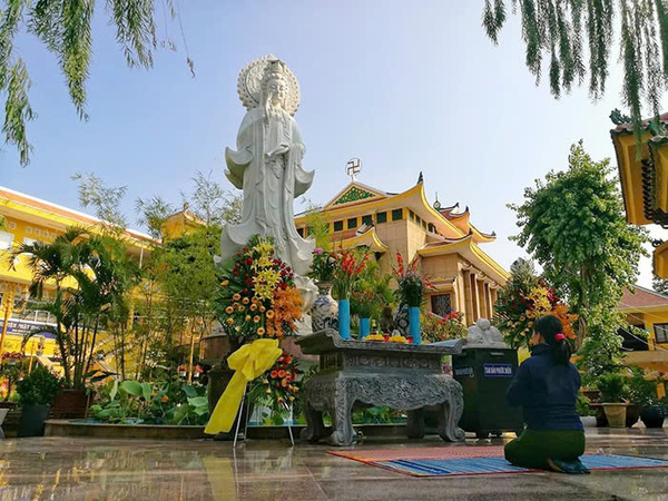 chùa xá lợi
