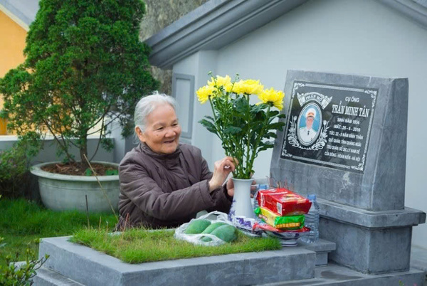 Đi thăm mộ cần mua gì