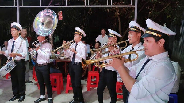 đội kèn đám ma