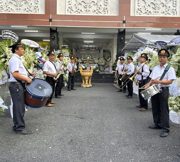đội kèn đám ma