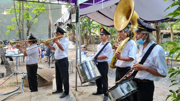 đội kèn trống đám ma