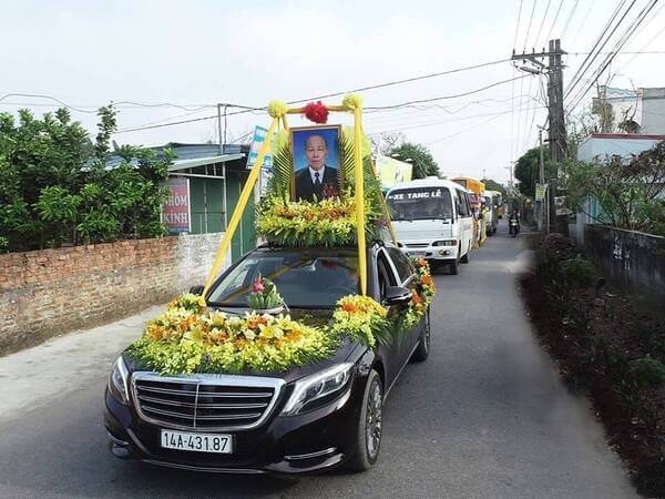 giá xe tang lễ