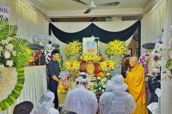 hoa bàn thờ đám tang
