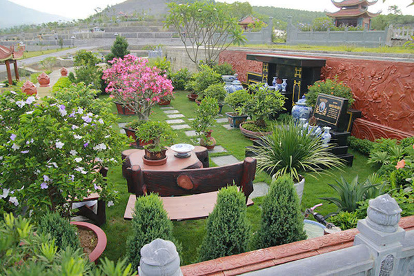 Hoa trồng ở mộ
