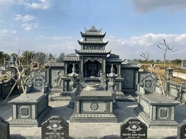 khuôn viên lăng mộ đẹp