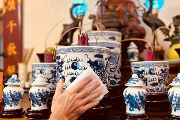 kiêng kỵ khi lau dọn bàn thờ