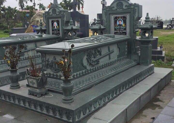 mộ công giáo