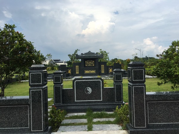 mộ đá hoa cương