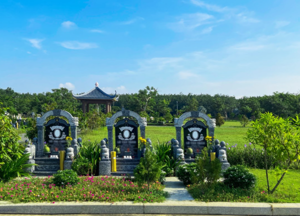 mộ đá hoa cương