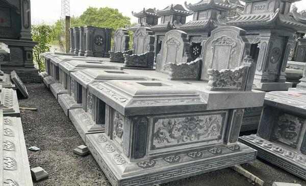 mộ đá tam cấp