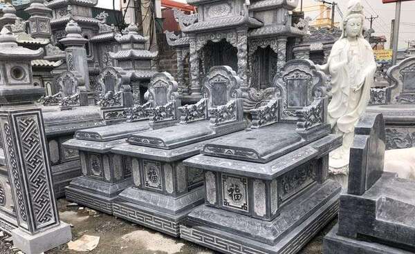 mộ đá tam cấp