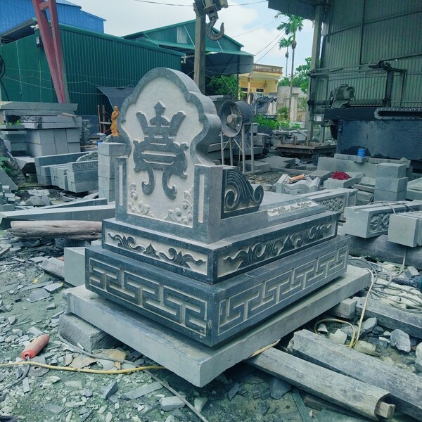mộ đá tam cấp