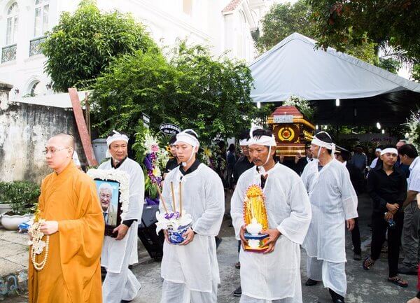 quần áo tang lễ