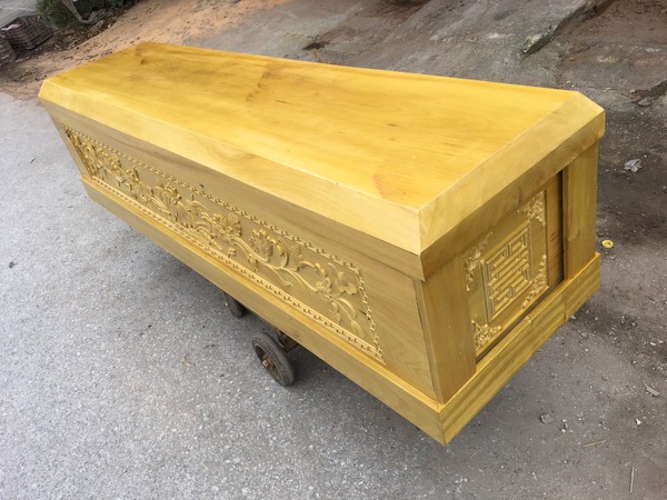 quan tài gỗ vàng tâm giá bao nhiêu