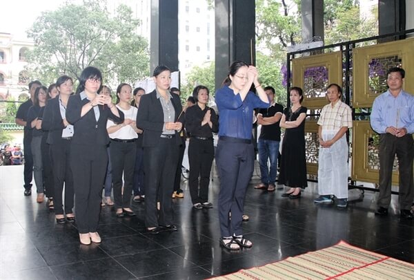 quay đầu quan tài,