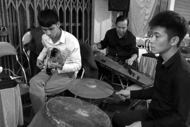 LÝ GIẢI TẠI SAO ĐÁM MA LẠI ĐÁNH TRỐNG?