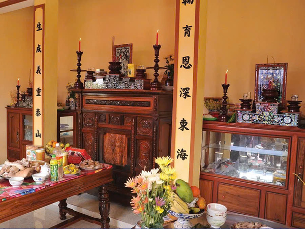 trang trí bàn thờ gia tiên