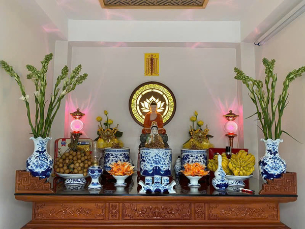 trang trí bàn thờ gia tiên