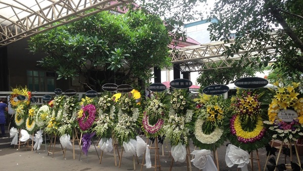 vòng hoa đám tang