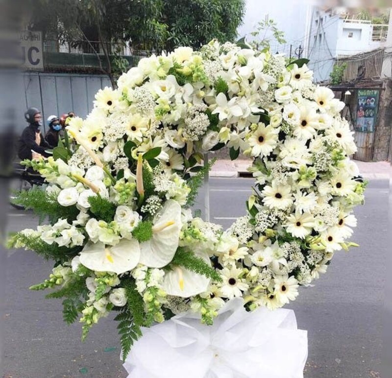 Ý NGHĨA CỦA VÒNG HOA ĐÁM TANG VIẾNG TANG LỄ