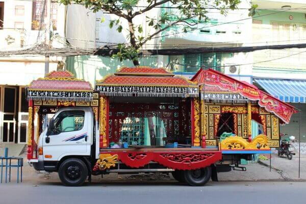 xe rồng đám ma
